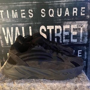 2019
Yeezy Boost 700 V2 'Vanta'